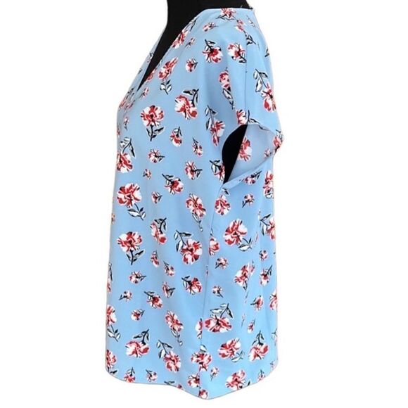 Hilary Radley blue floral v neck cap sleeved relaxed fit top size M. - Picture 3 of 7